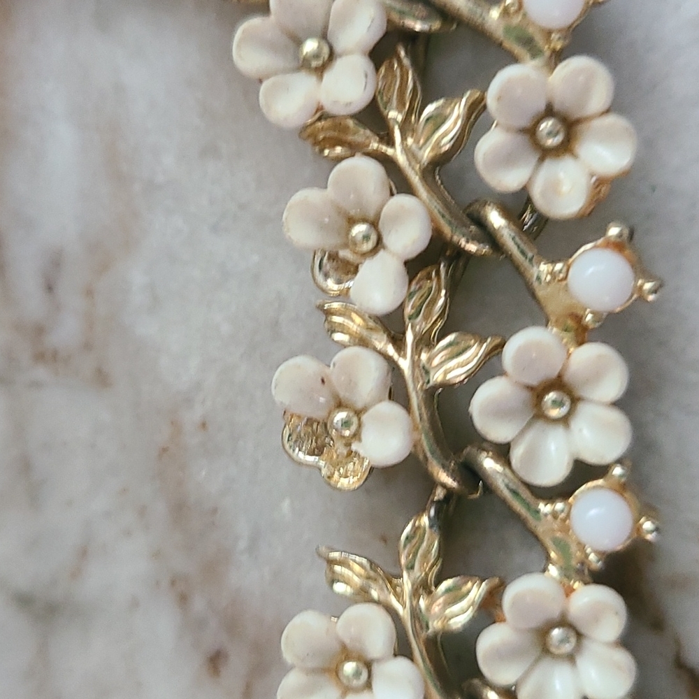 2/$20 Vintage Floral Choker Necklace - Picture 4 of 7